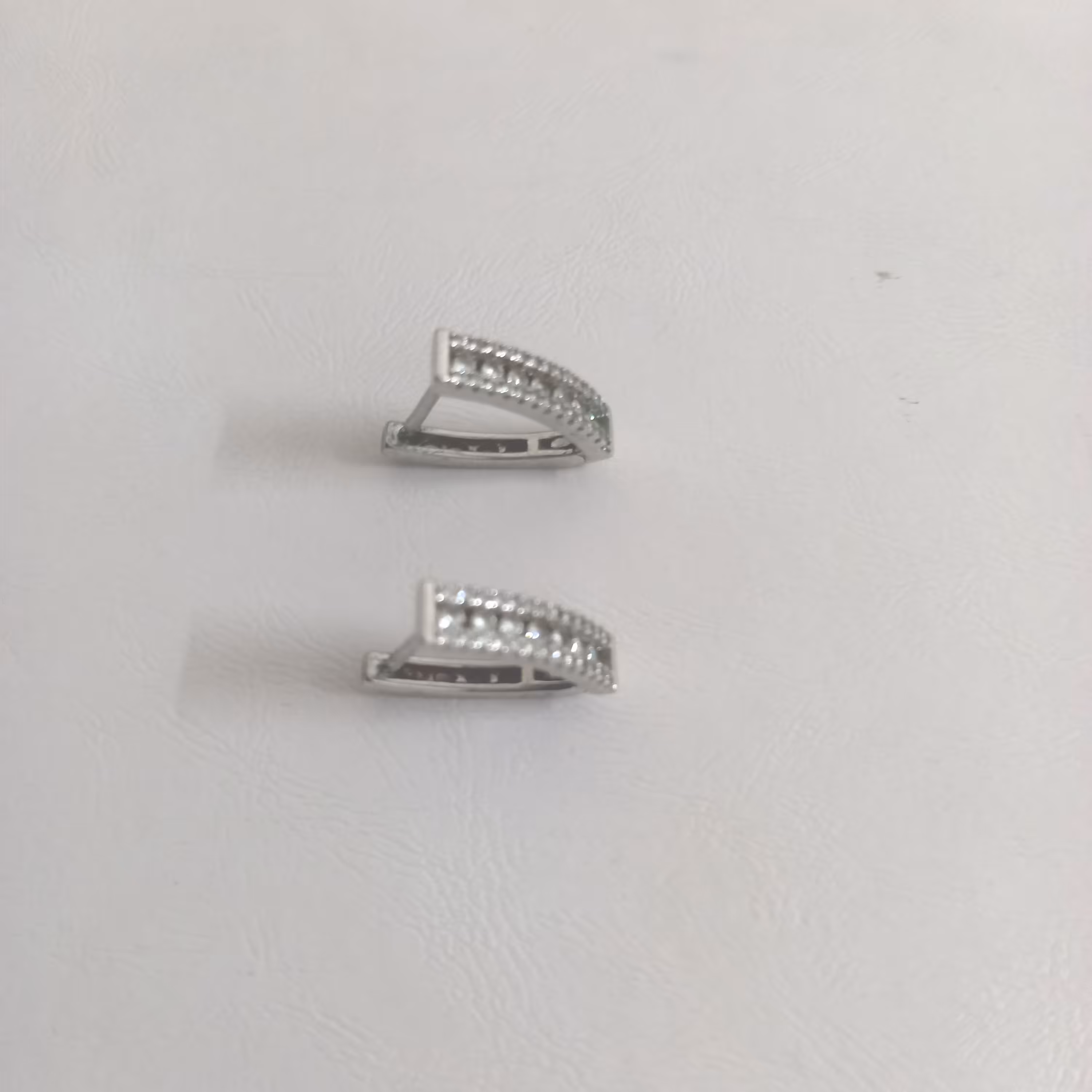 گوشواره نگین دار  رنگ ثابت