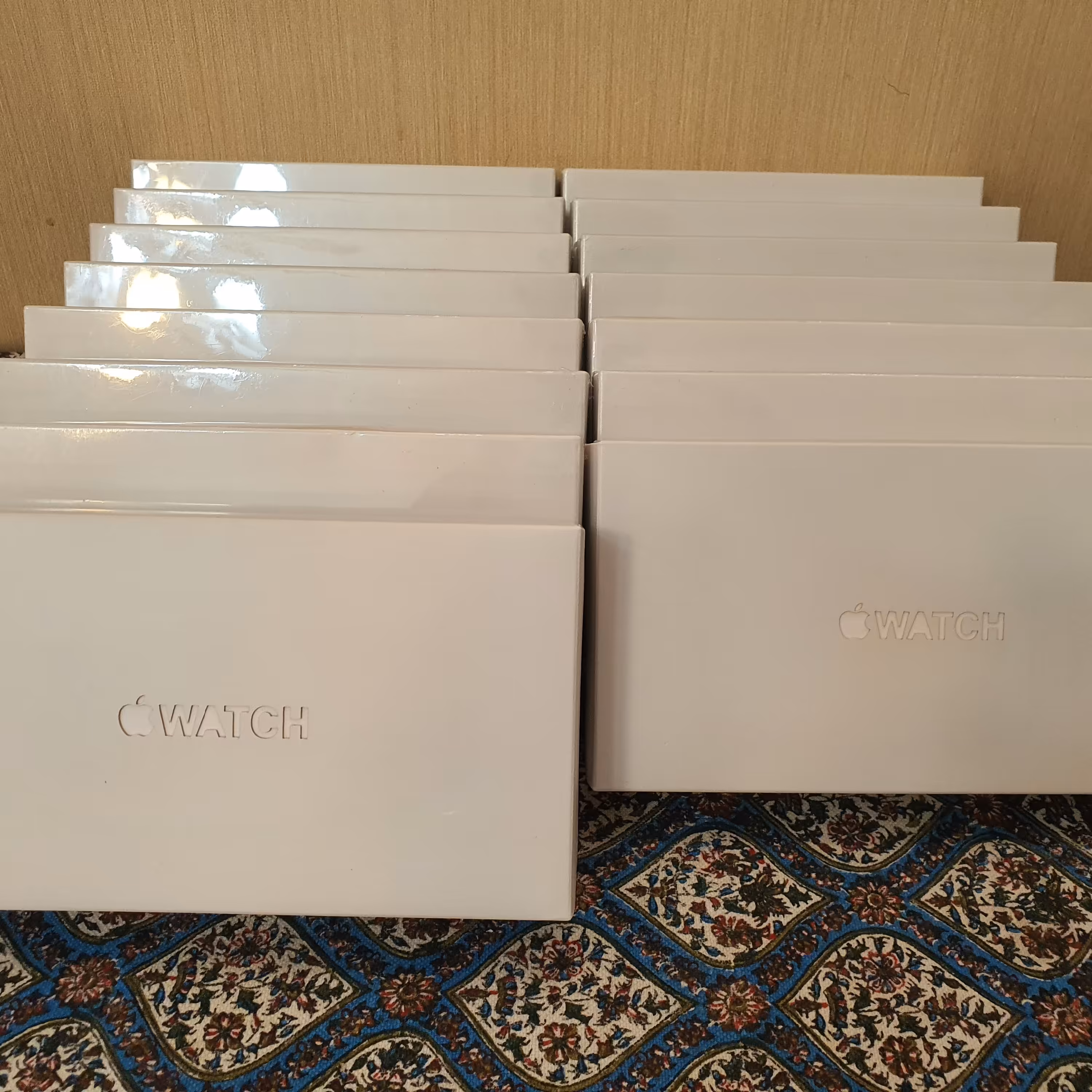 ساعت هوشمند اپل واچ سری8 اولترا فول کپی سریال تاییدیه اپل رنگ مشکی و گلد پک اصلی همه چیز شبیه اصلی دارای شارژر وایرلس 