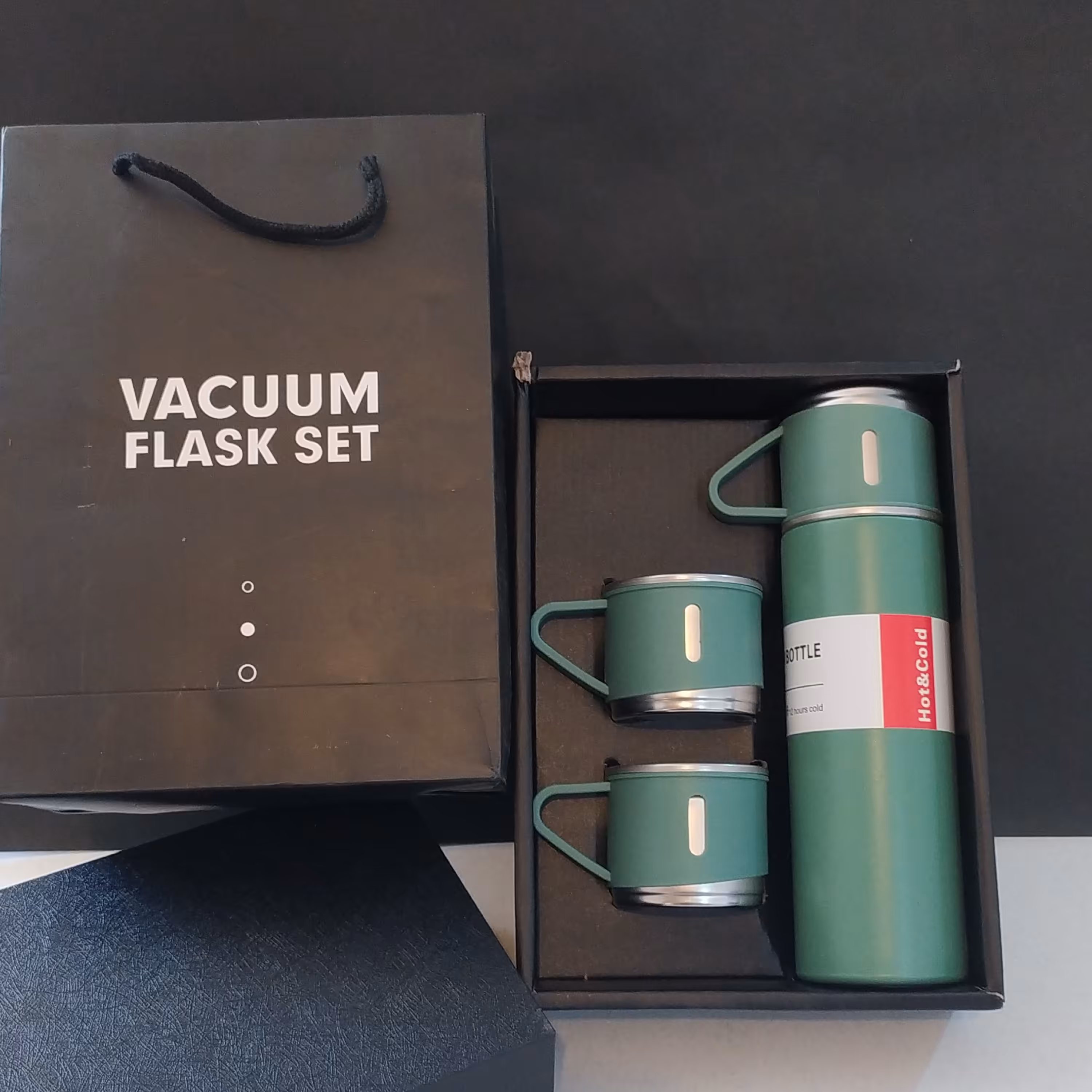 فلاسک سه کاپ وکیوم کادویی استیل ضد زنگ و خش حجم 500 میلی لیتر رنگ سبز