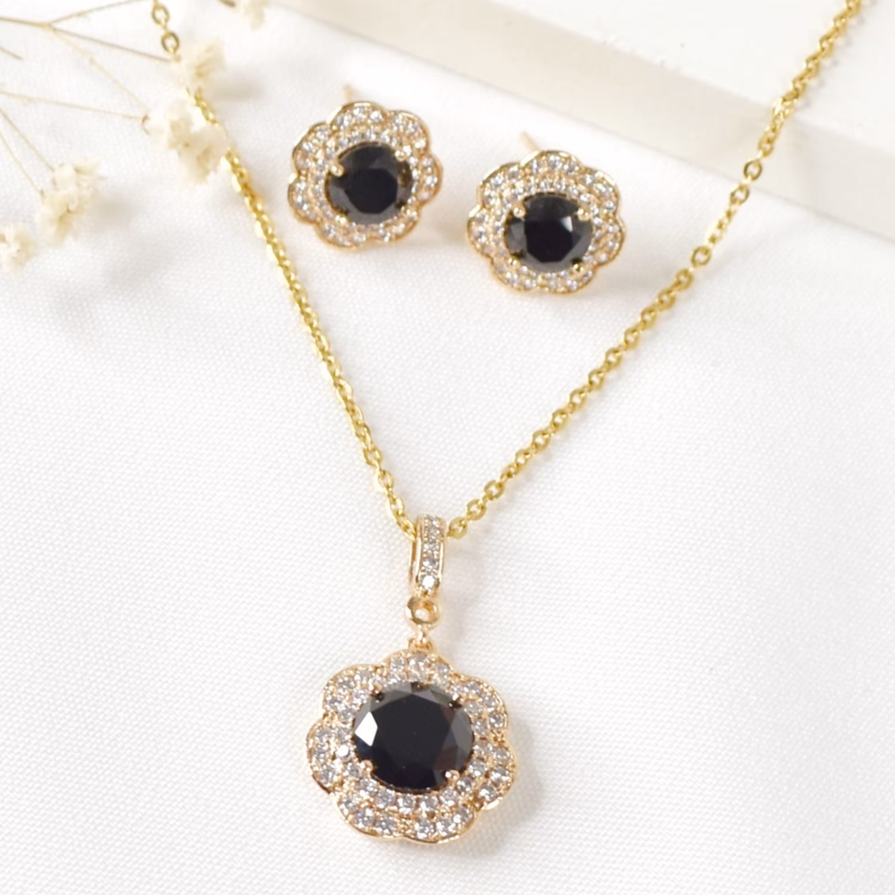 نیمست استیل رنگ ثابت نگین آبی و ضدحساسیت طرح ح طلا کد2697