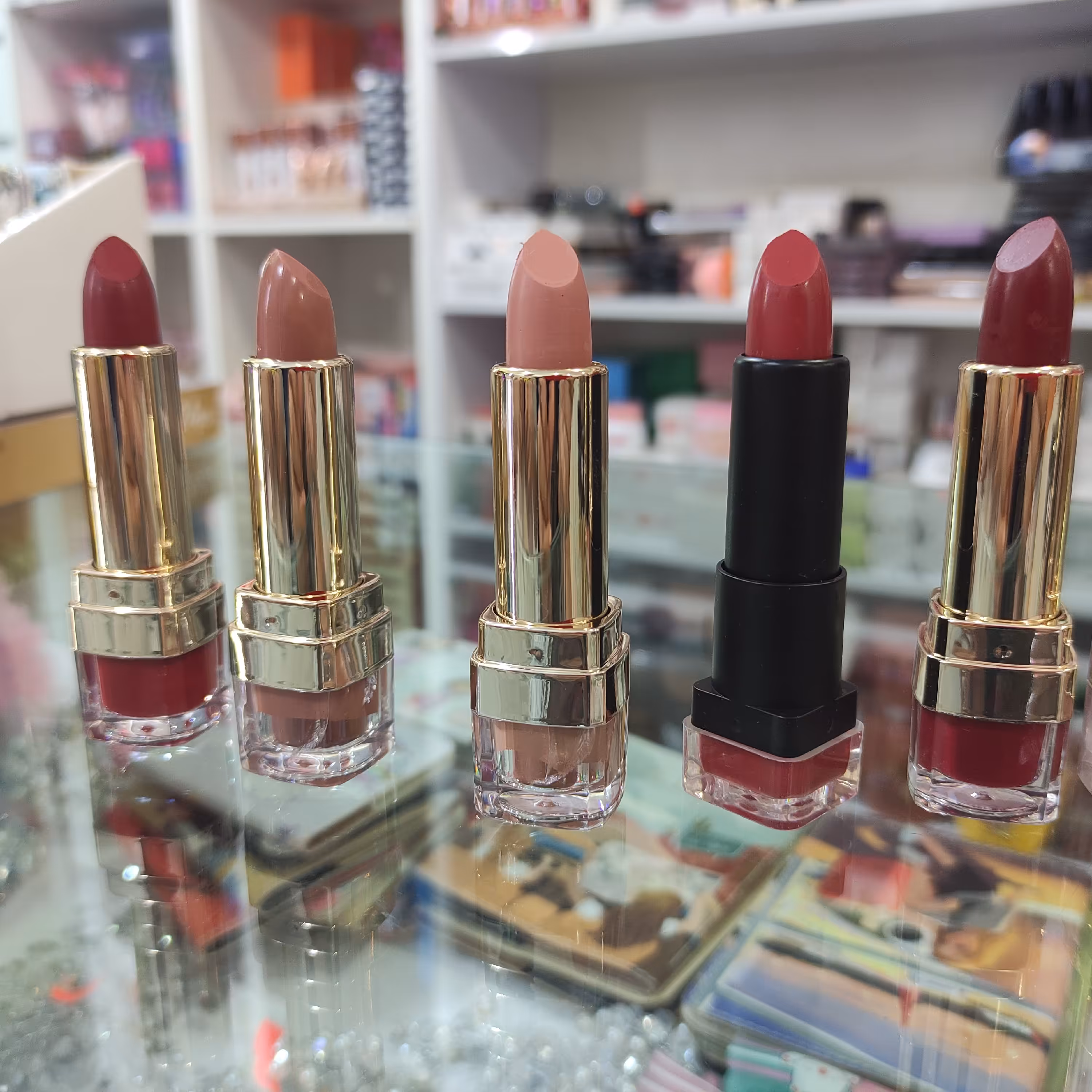 رژ جامد لاواری با کیفیت و پوشش دهی عالی شماره 639