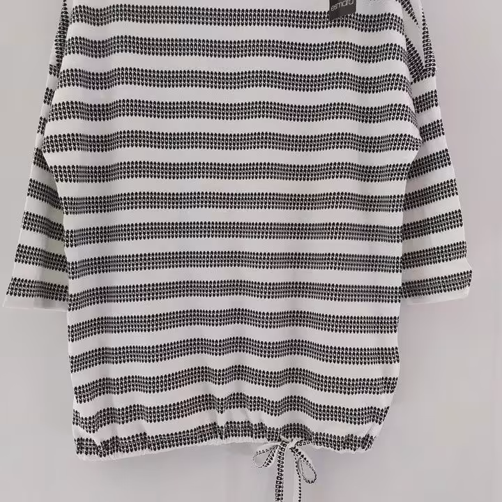 بلوز تمام نخ.یقه گرد.آستین سه رب.پایین مدل دار