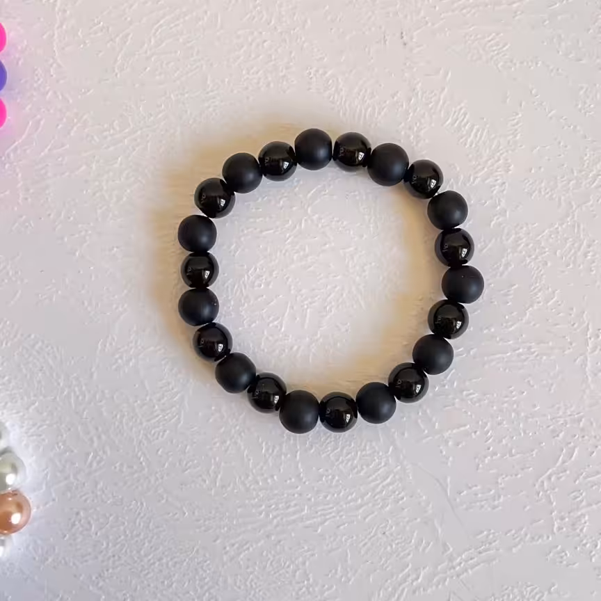 دستبند کشی مشکی با مهره های اونیکس مات و براق