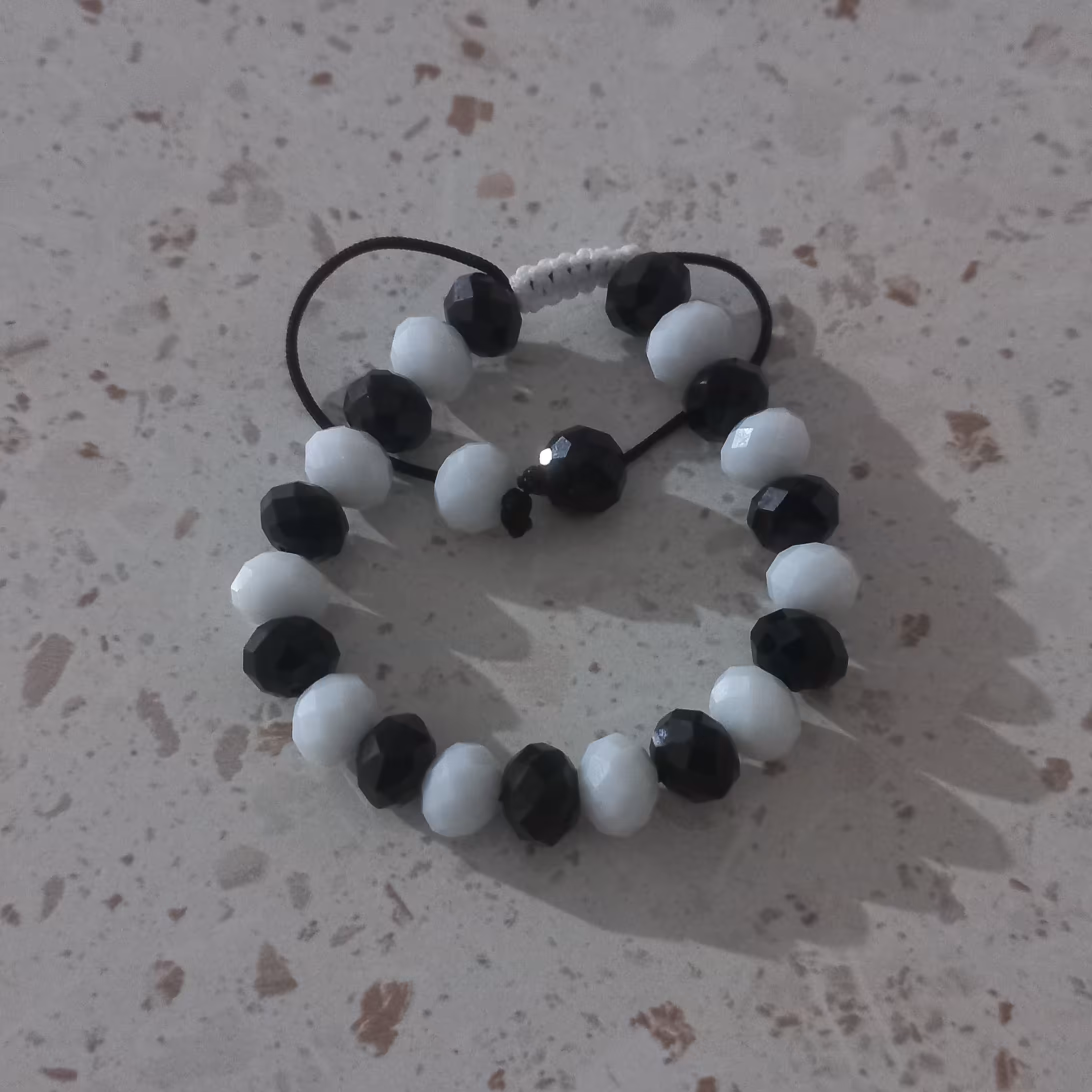 دستبند سیاه و سفید کریستال ، بافت کشویی