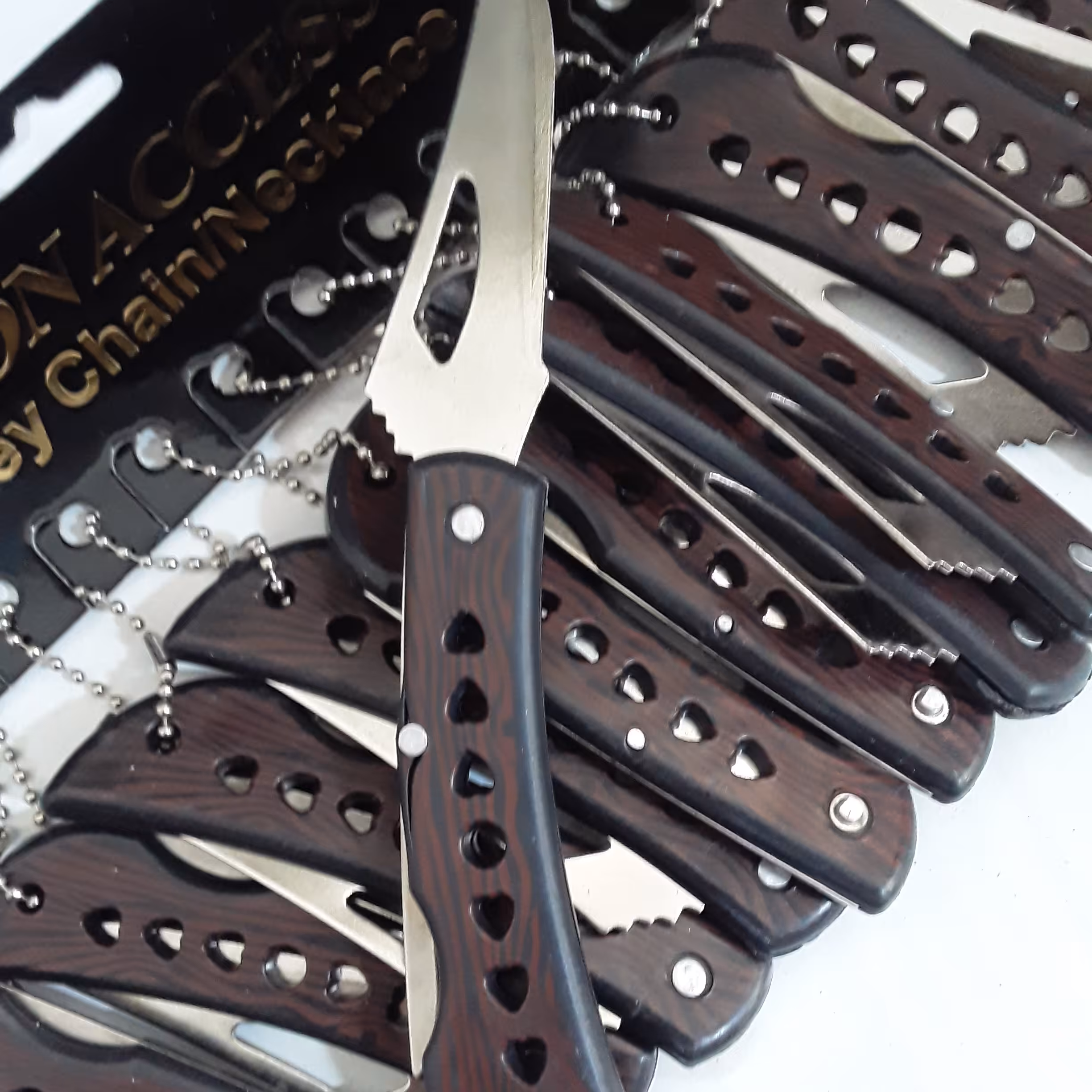 جاسوئیچی( جا کلیدی ) طرح چاقو با دسته ی چوبی و سایز بزرگ