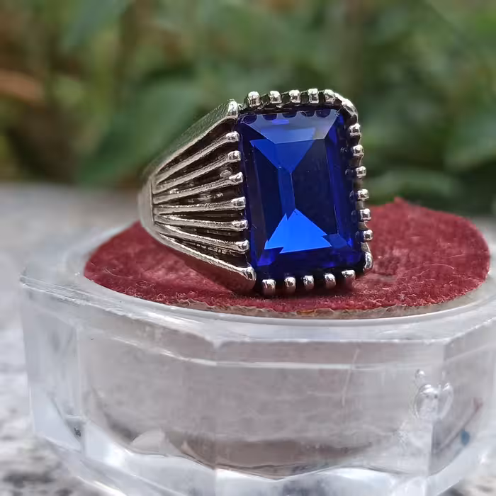 انگشتر یاقوت کبود الماس تراش زیبا