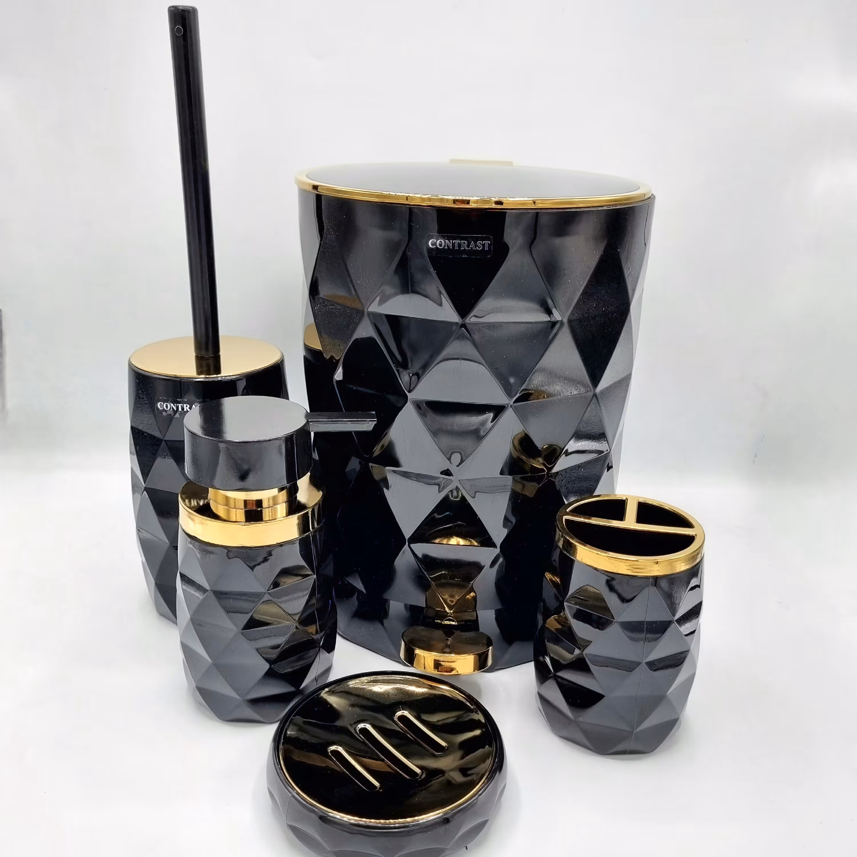 ست 5 پارچه سرویس بهداشتی کنتراست مدل آناناس رنگ مشکی طلایی