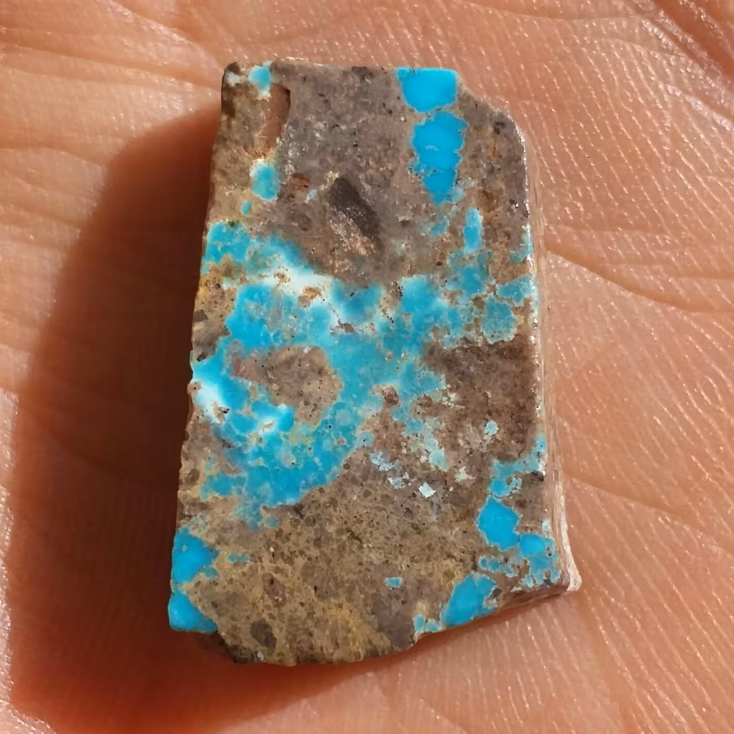 اسلایس سنگ راف فیروزه آبی اصل نیشابور شاهکار خلقت 100 در صد طبیعی بینظیر
مناسب جهت دکوراسیون و ساخت نگین