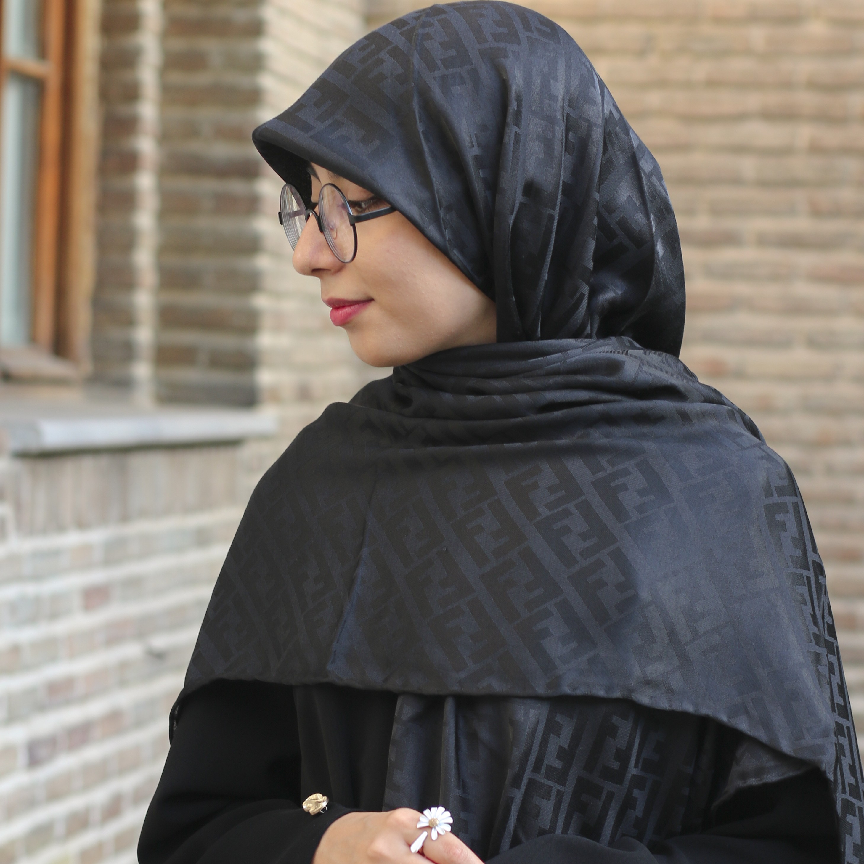 روسری مشکی نخی