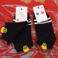 جوراب دخترانه و زنانه مچی مشکی بالا دوخط سفید و پشت استیکری