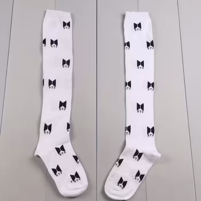 جوراب بالا زانو طرح دار زمینه سفید نخ پنبه اعلا فری سایز 36 تا 41 