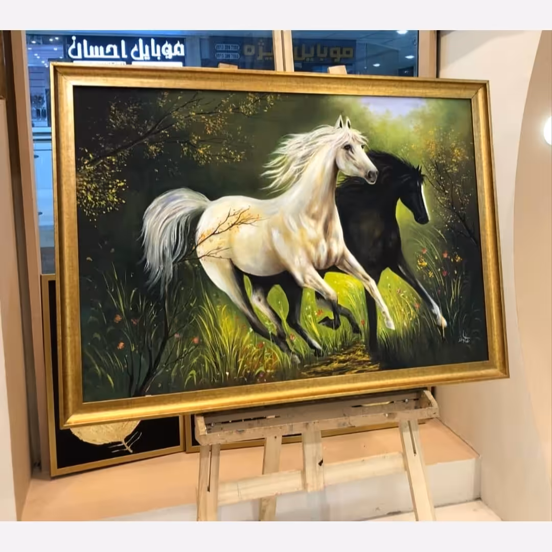 تابلوی پرطرفدار اسب های عاشق   رنگ روغن روی بوم زمینه جنگل سر سبز، تابلوی انرژی مثبت