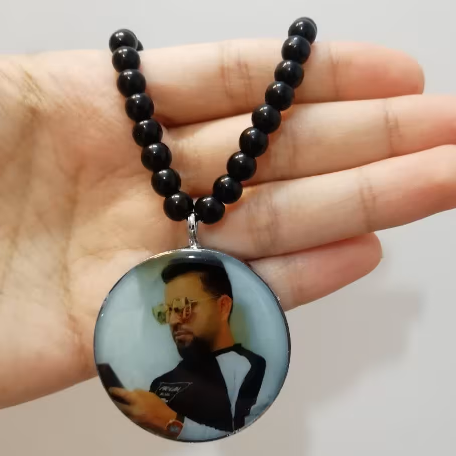 آویز ماشین دو رو طرح عکس و نوشته همراه با مهره مشکی و جعبه هدیه