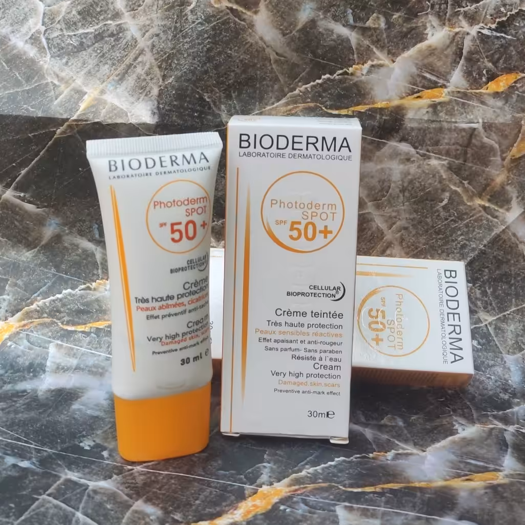 ضدآفتاب اورجینال بی رنگ بایودرما spf50 کاملا سبک و زودجذب