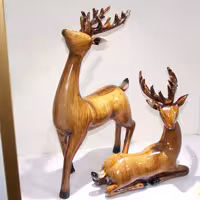 مجسمه طرح چوب گوزن مهربان