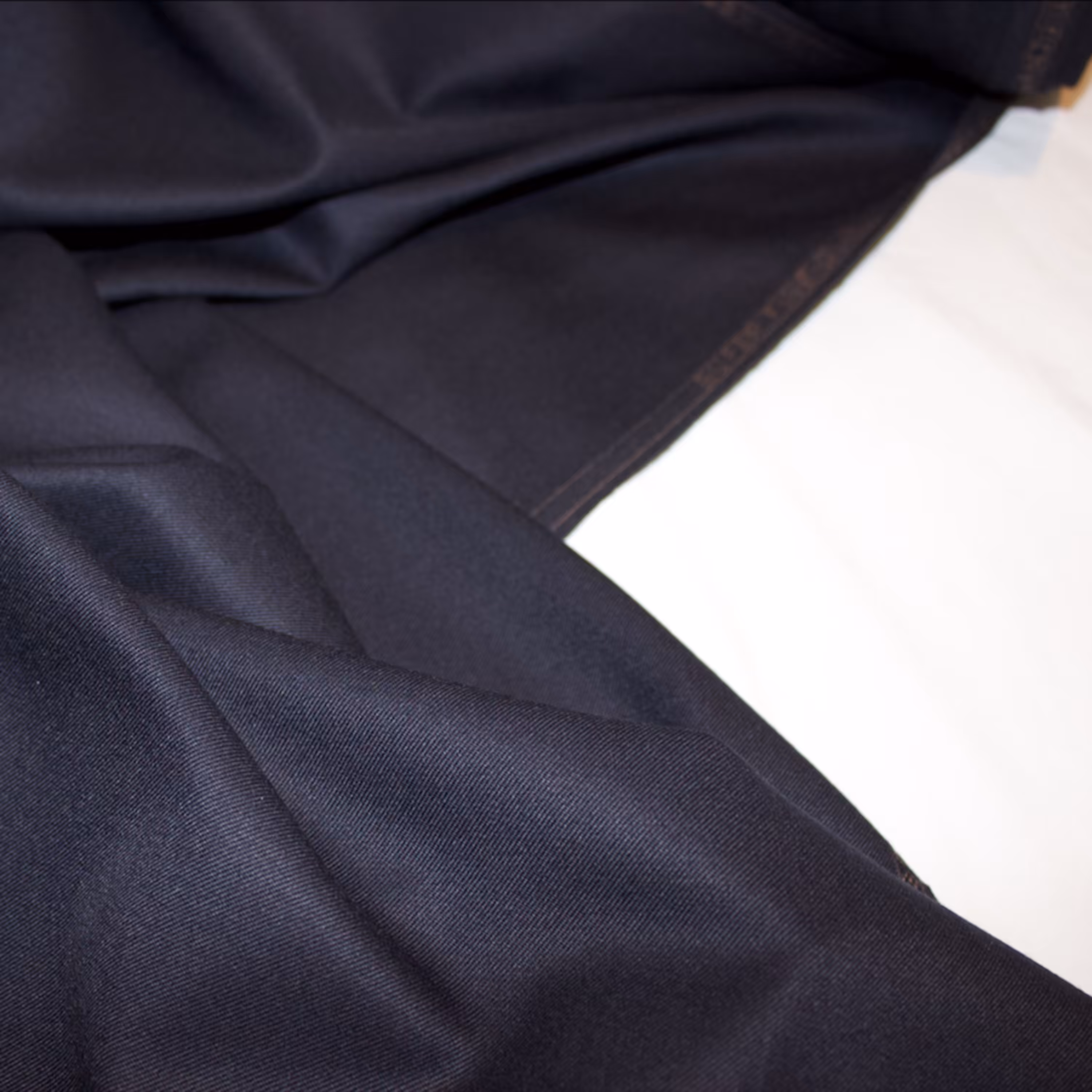 پارچه کت فاستونی سیناتکس  فام سرمه ای تیره - طرح گاباردین - قواره 1.80 متری
