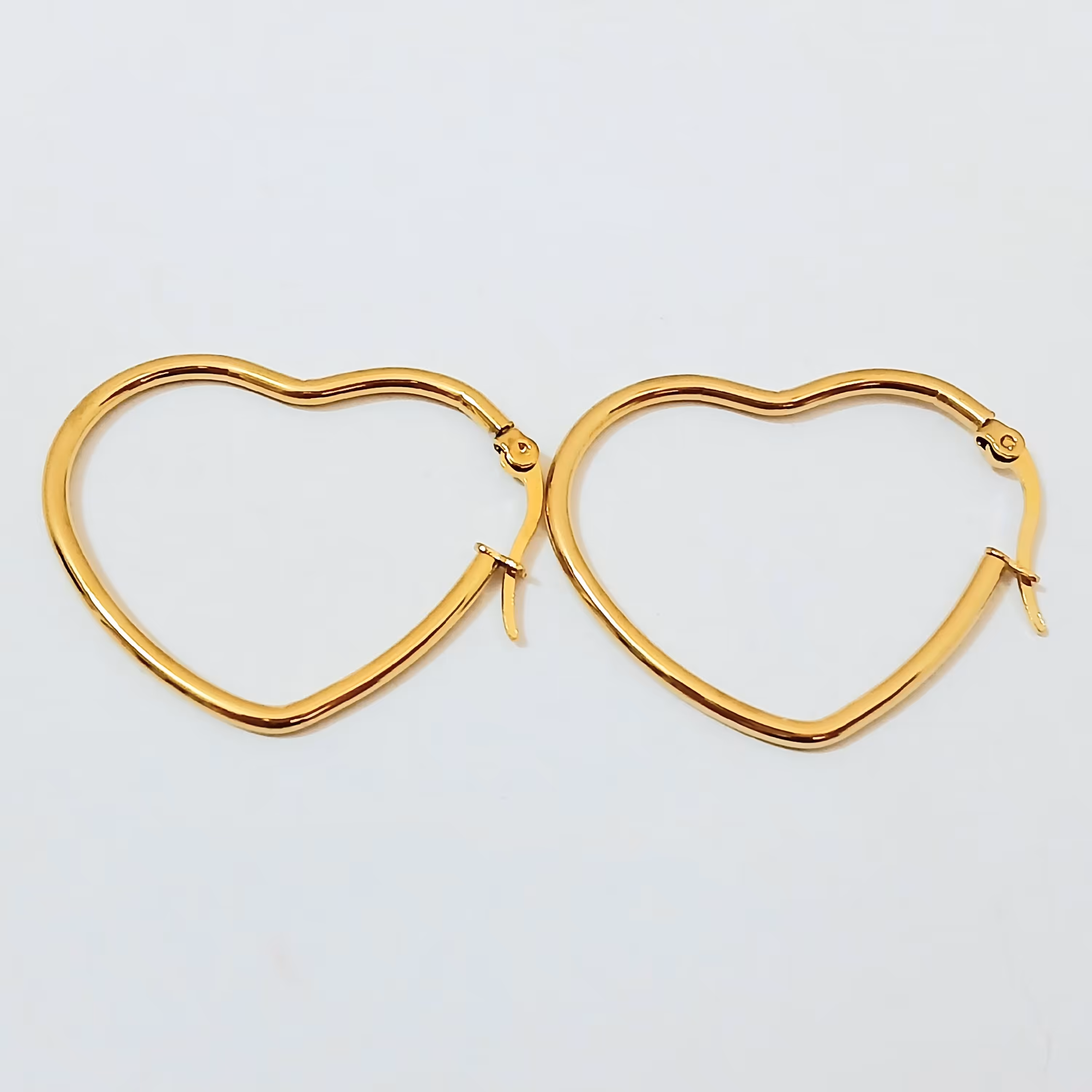 گوشواره اشکال استیل .سایز یک کوچک  . پک 2 جفت هست. ( ارسال رایگان )