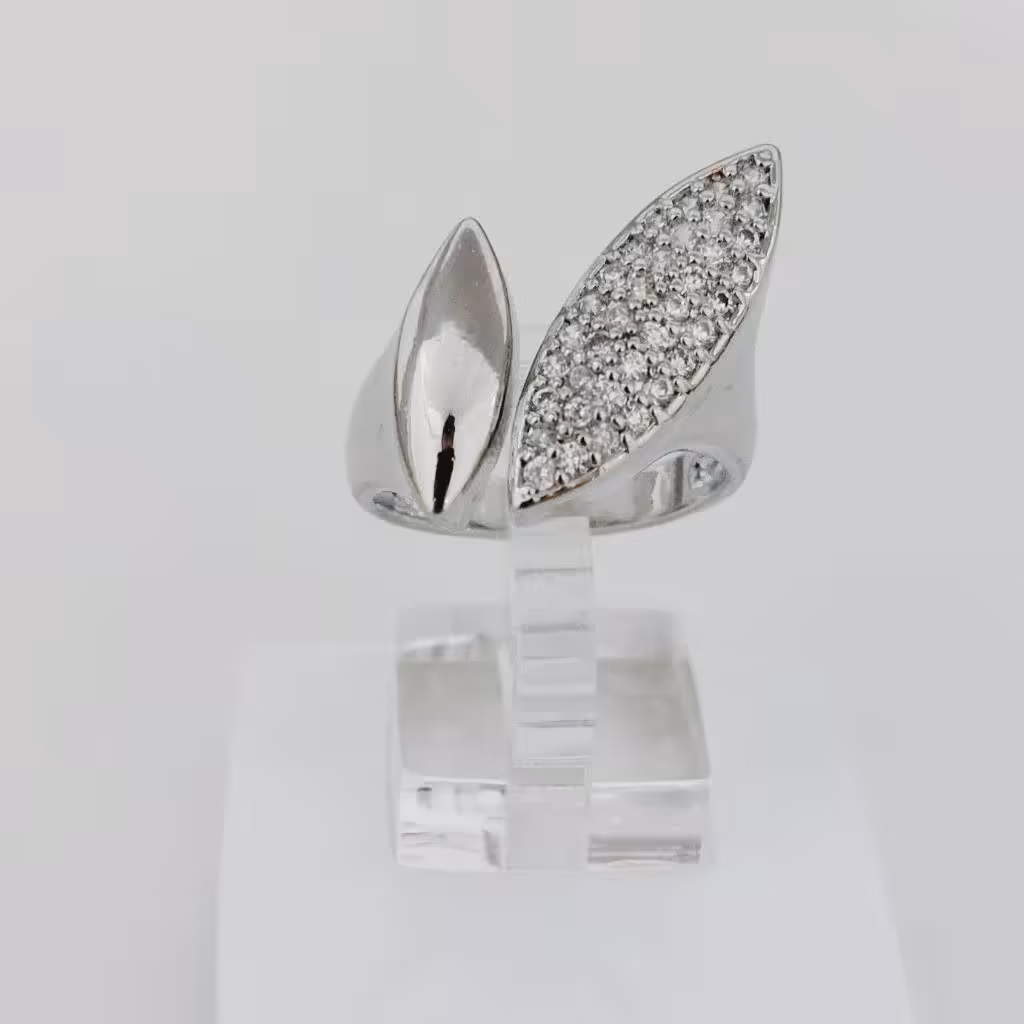 انگشتر کد10404طرح جواهر.نگین اتمی.آبکاری طلا.سایزبندی کامل.رنگ ثابت.ضدحساسیت