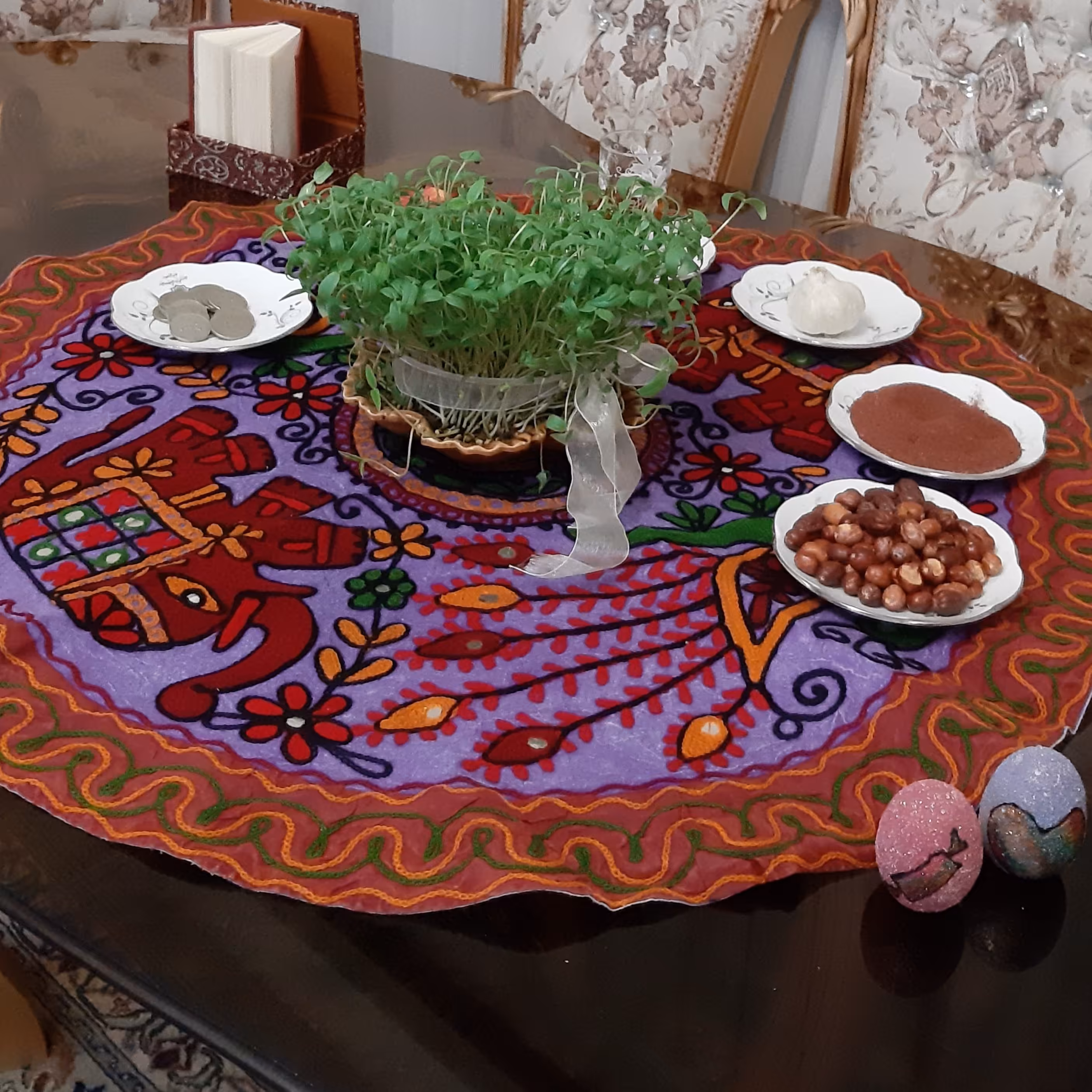 رومیزی گرد سوزن دوزی کد 27