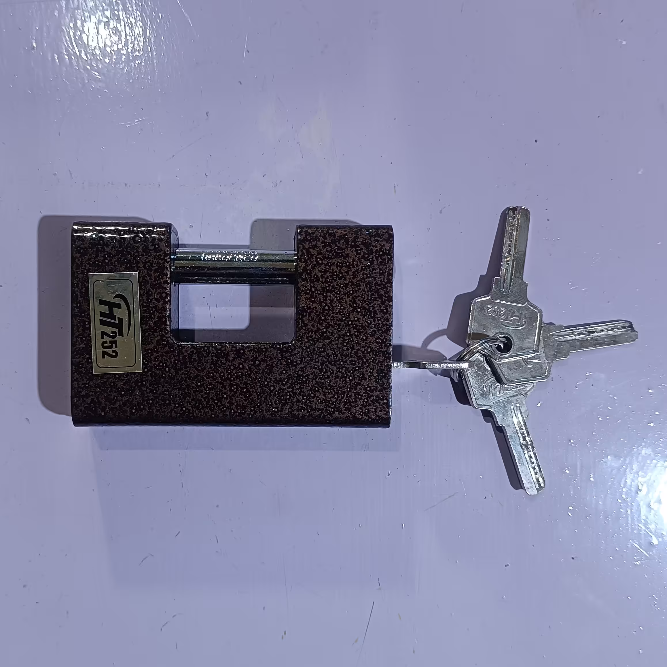 قفل کتابی ضد اسید سایز 100  دارای 4 کلید کامپیوتری