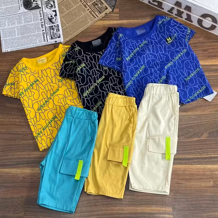 ست دوتیکه بیرونی اسپرت با شرتک 
جنس تیشرت نخ
جنس شرتک کتان کش 

حدود یک و نیم تا 6 ساله 