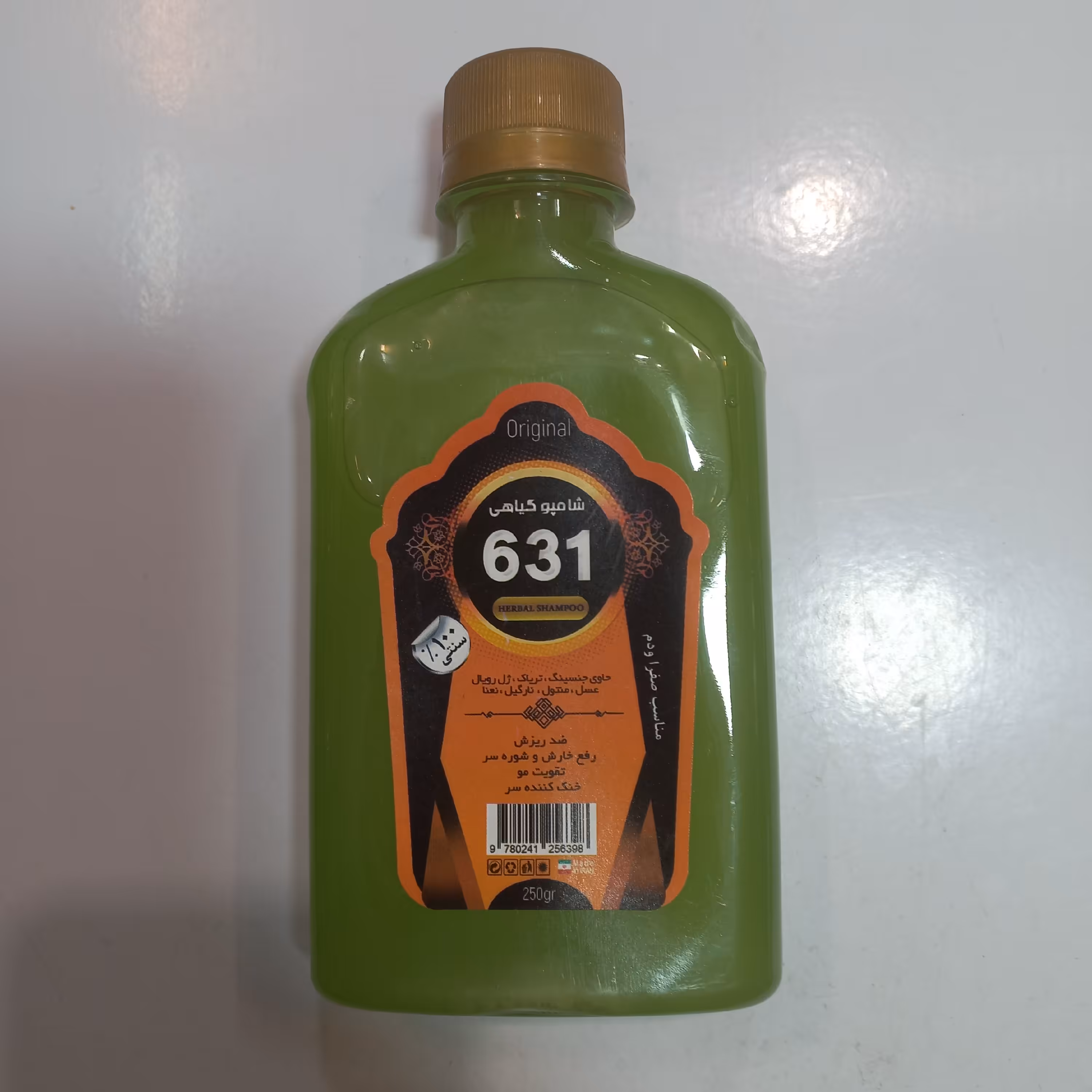 شامپو ضد ریزش موی سر با پایه طریاک ، جینسینگ ، ژل‌رویال ، عسل ، روغن‌نارگیل ، نعنا