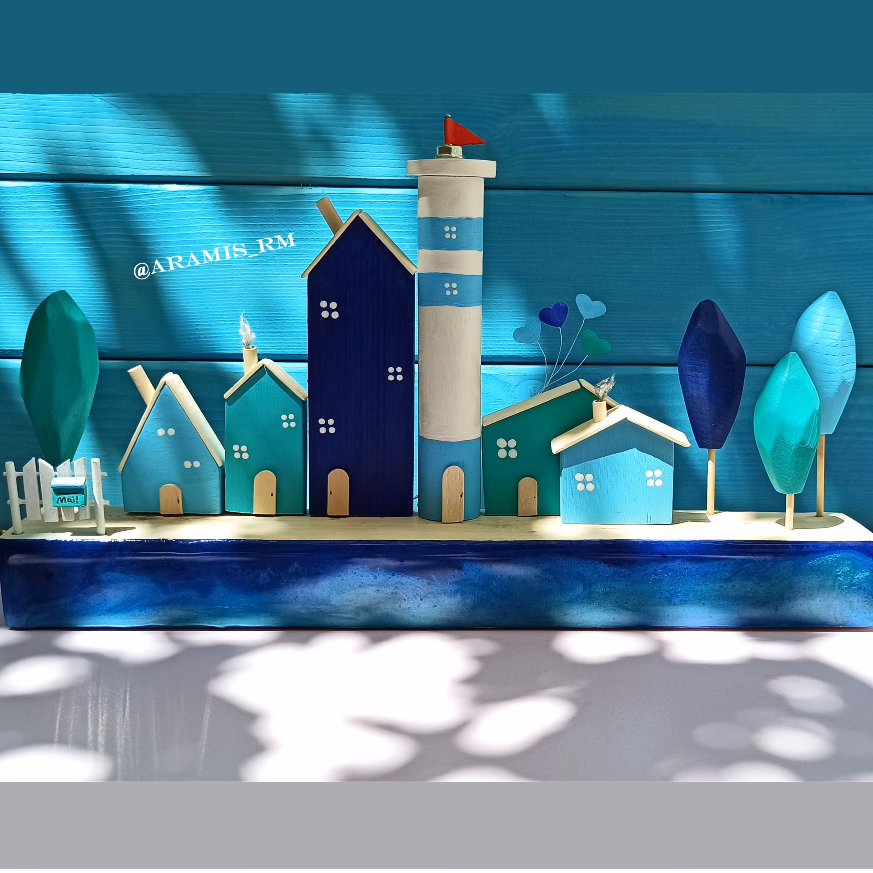 جاکلیدی دیواری شهر آبی