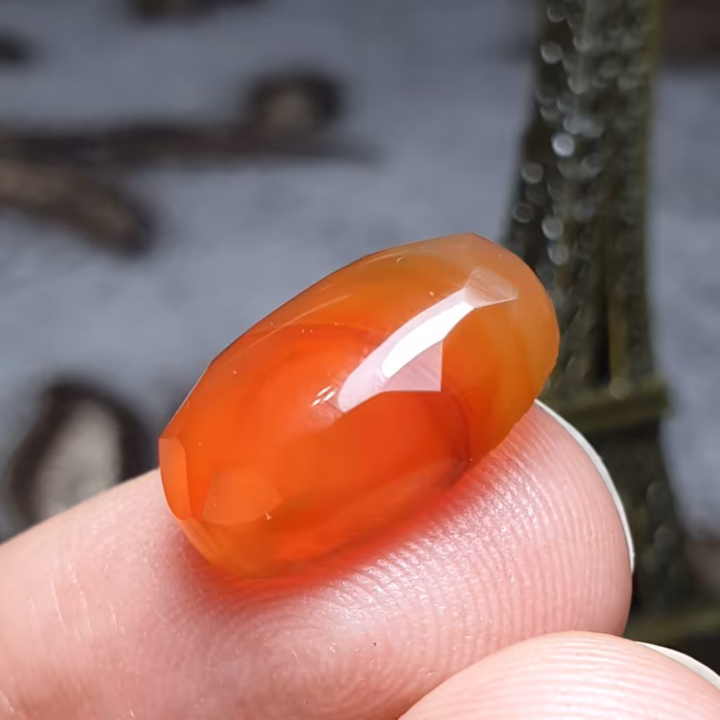 نگین فوق العاده زیبای سنگ عقیق خاص اصل یمن با تراش فست
کد  25591