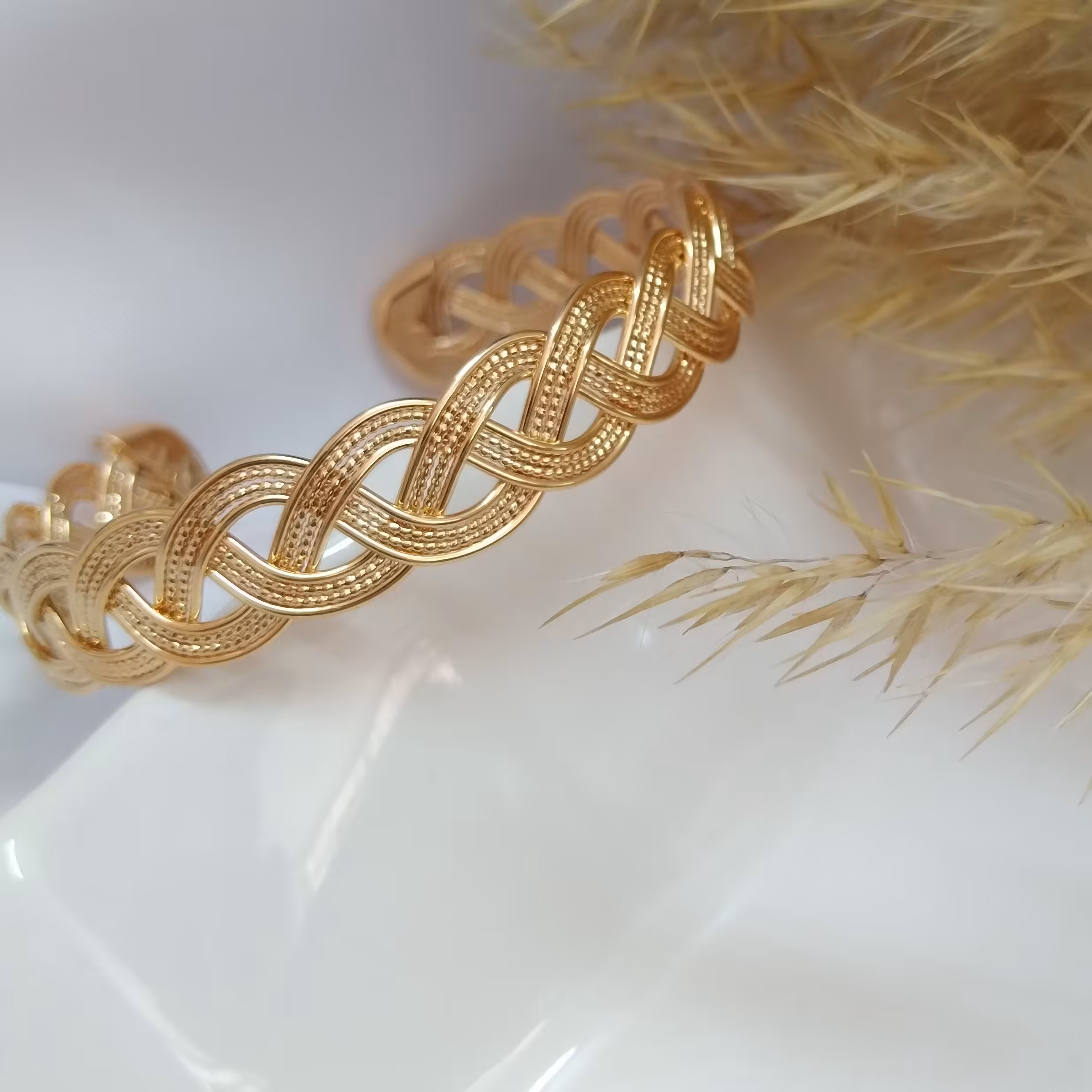 دستبند مدل بافت ،مناسب سایز 1،2_رنگ ثابت ، کیفیت عالی