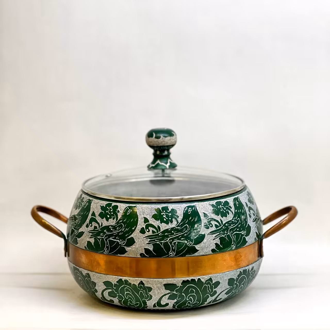 دیگ سنگی با دسته مس قلمزنی شده طرح گل مرغی