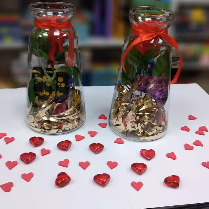 تندیس شیشه‌ ای گل