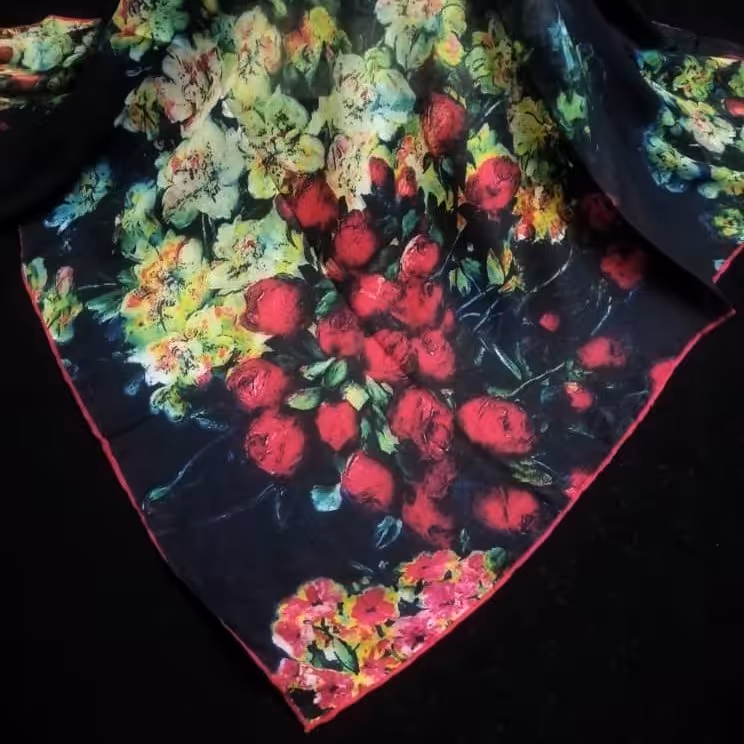 روسری نخی دور دست دوز