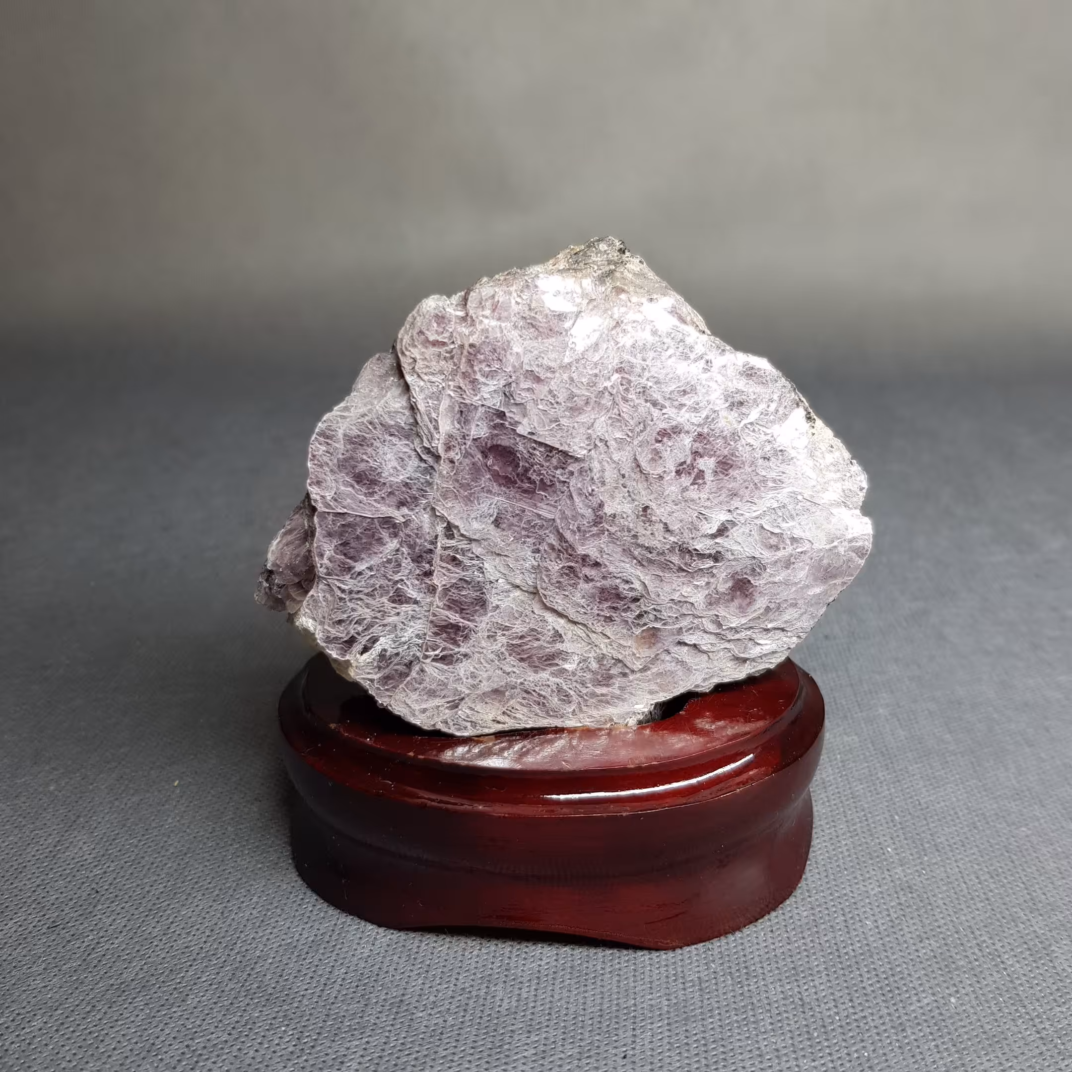 سنگ لپیدولیت یا میکای صورتی کد 84