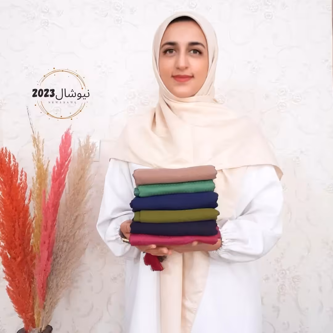 روسری نخی فوق العاده باکیفیت و ایستایی راحتی داره ، عکس رو سر خودمه عزیزان ، نرم و لطیف و شیک