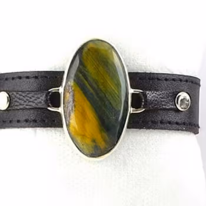 دستبند چرمی با قاب نقره و سنگ چشم ببر