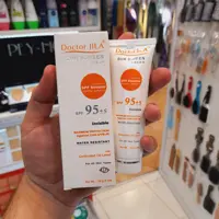 کرم ضد افتاب دکتر ژیلا 95 بی رنگ 50 گرمی
