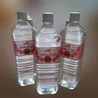 گلاب اعلا امسالی یک لیتری در فروشگاه گلبرگ سادات روستای نشلج