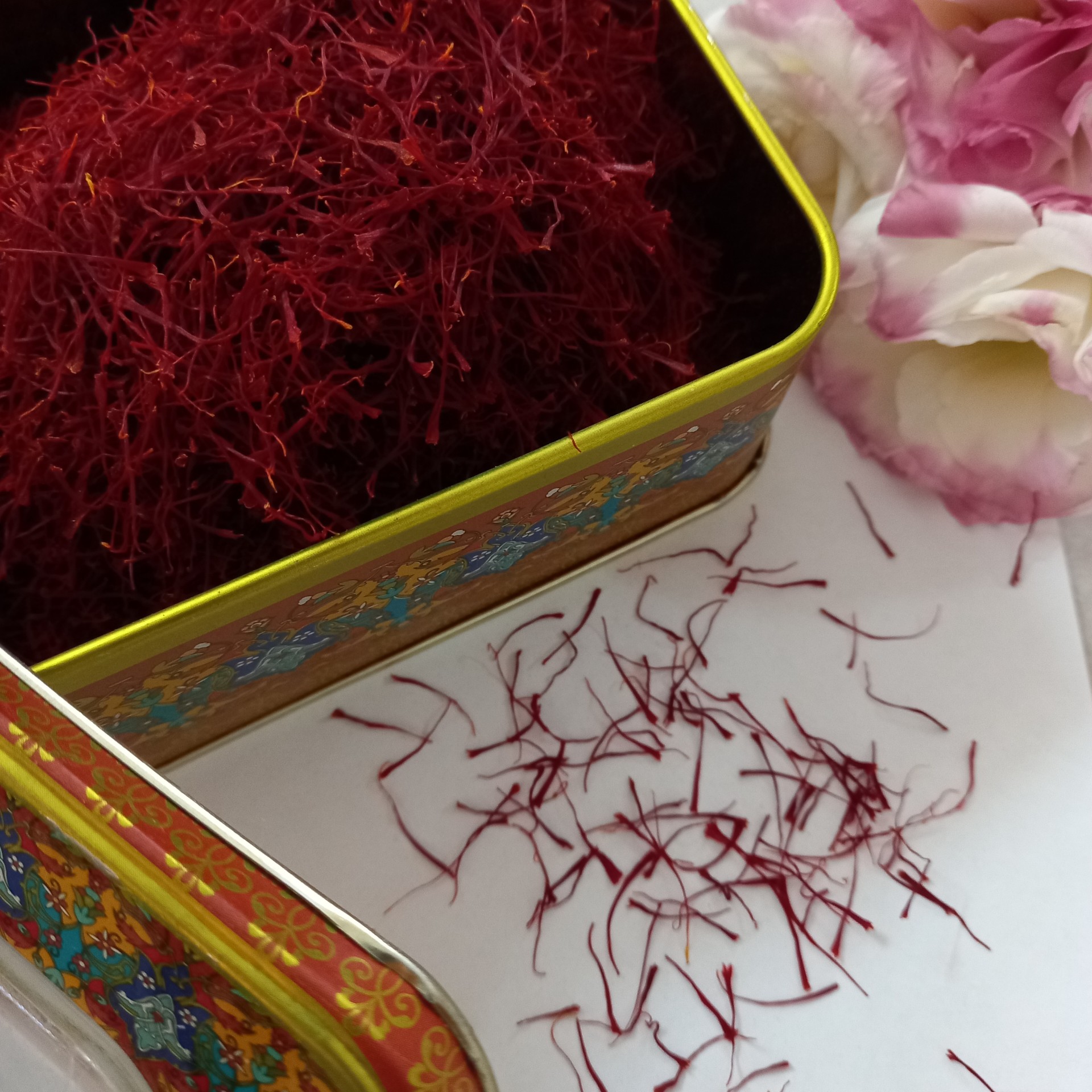 پک ویژه زعفران نگین اصل سنتی 100 گرمی با ظرف خاتم ارسال رایگان