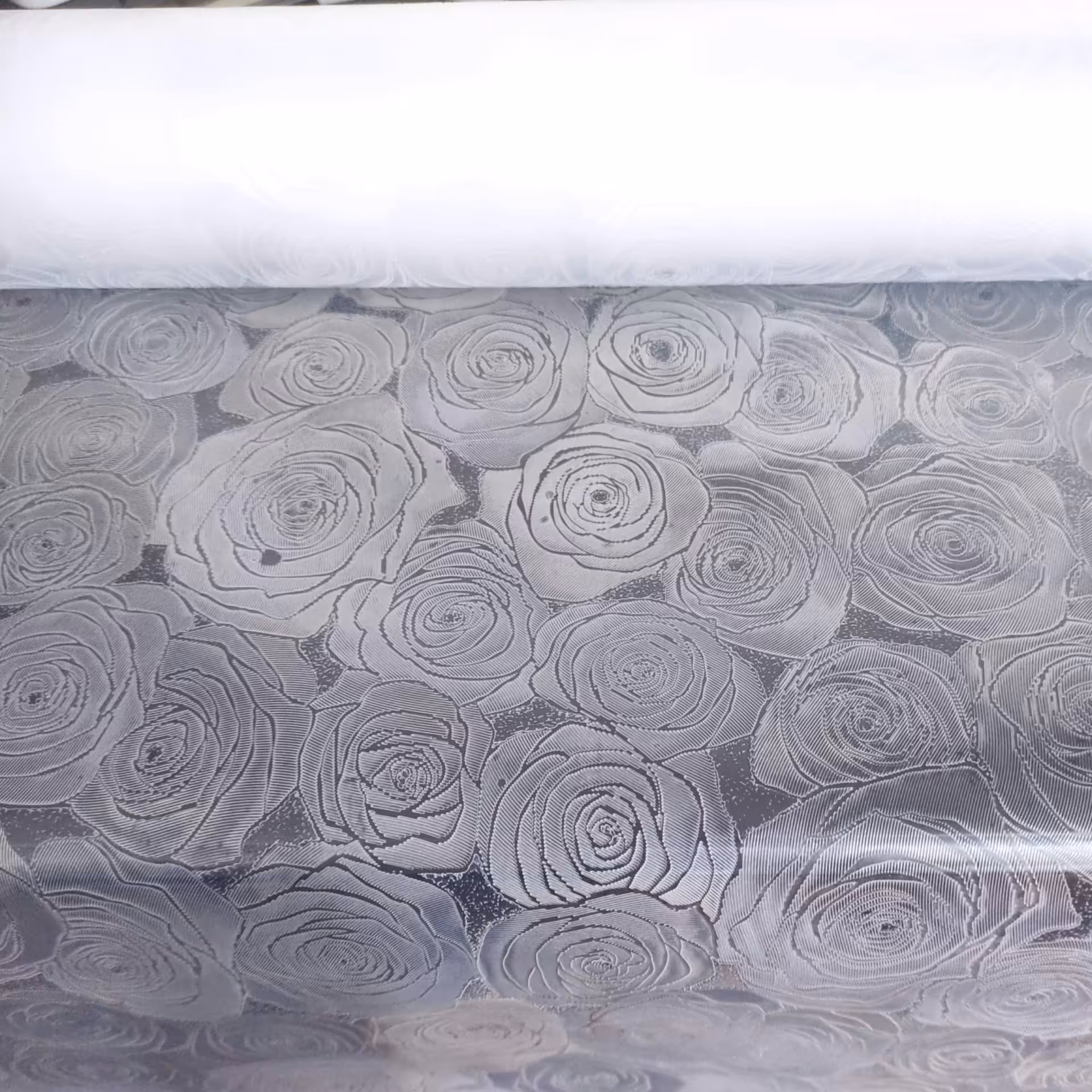 تو کابینتی و تو یخچالی گل رز شفاف