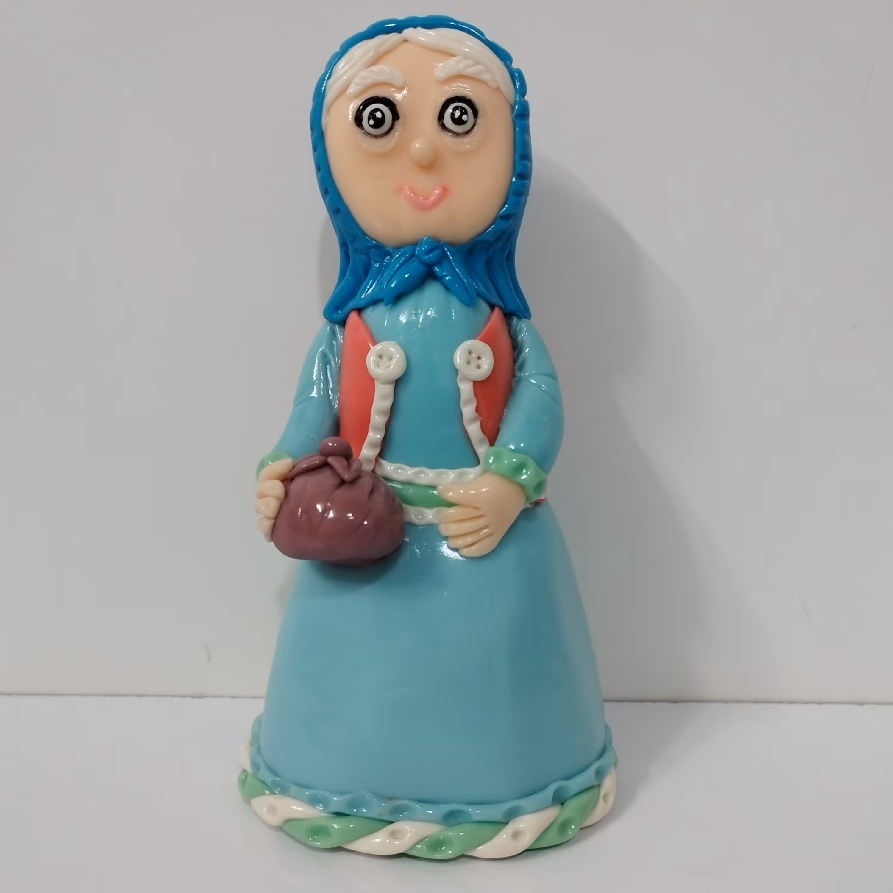 مجسمه خمیری ننه سرما