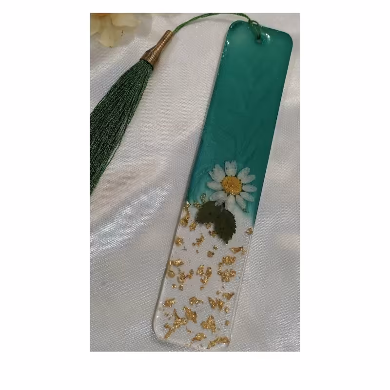 نشانگر رزینی طرح  سبز صدفی وگل بابونه مخصوص گذاشتن بین صفحات کتاب 