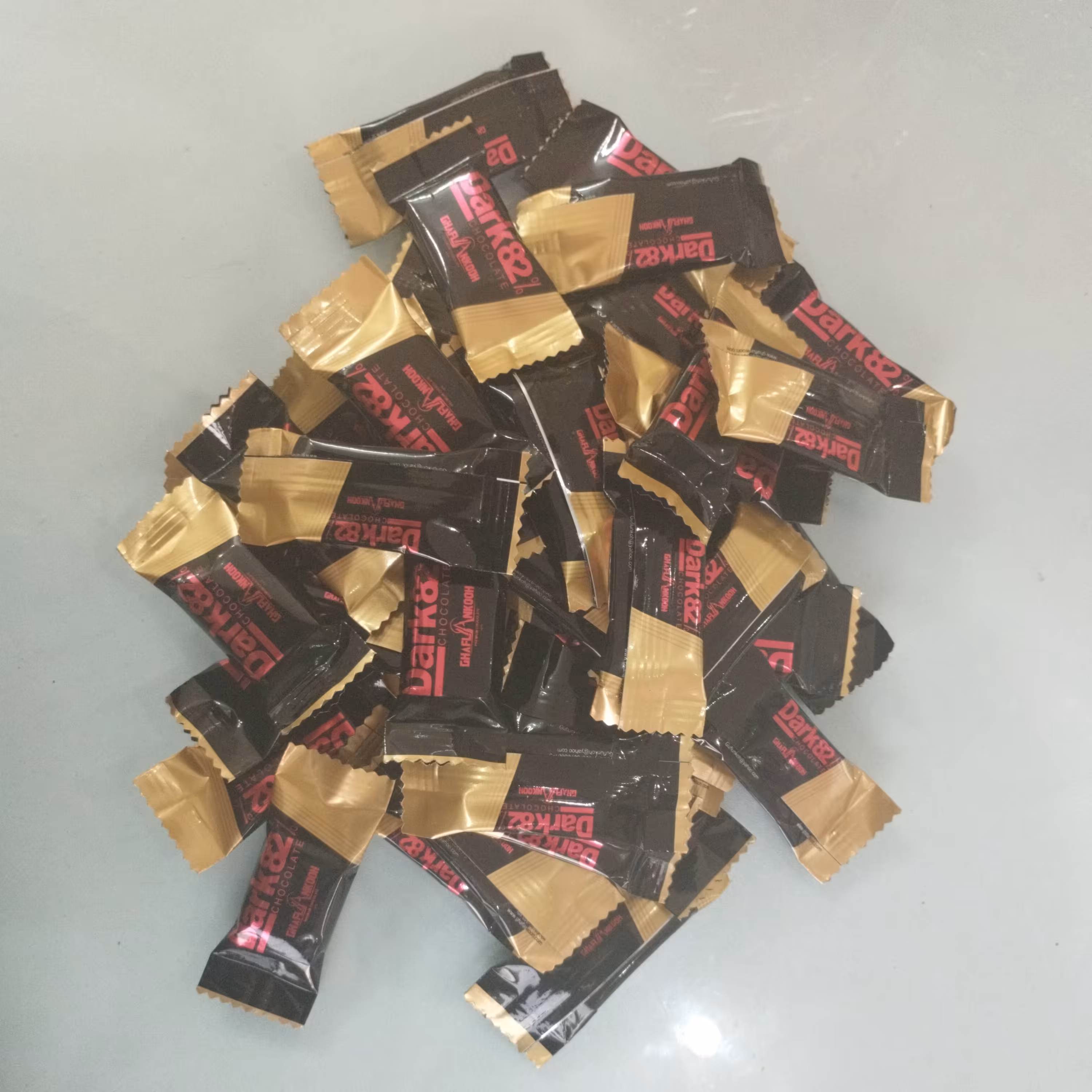 شکلات تلخ 82 درصد 4گرمی قافلانکوه یک کیلویی 