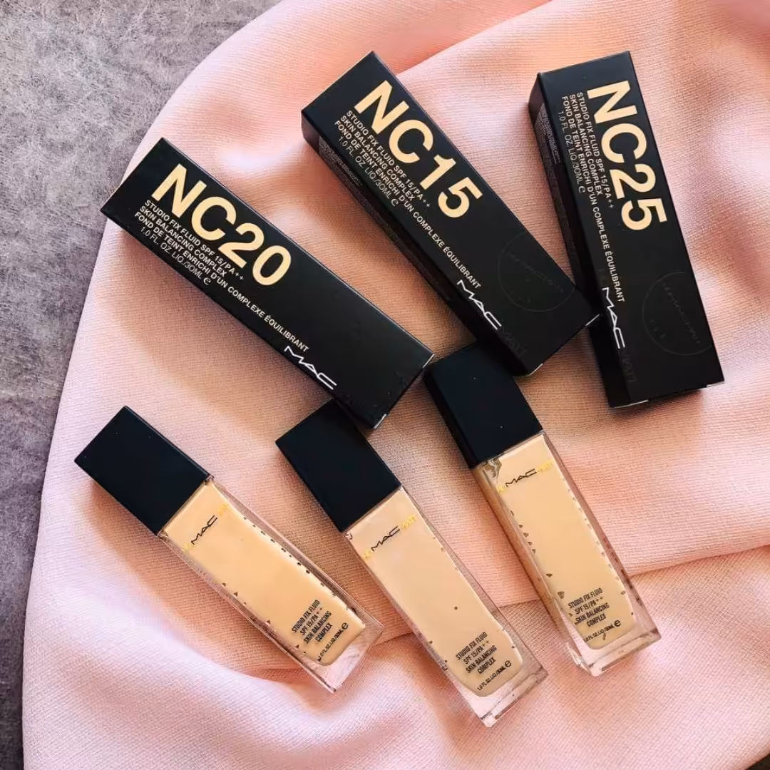 کرم پودر شیشه ای مک مدل مینرال