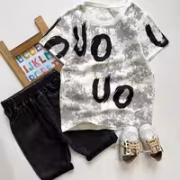 ست تیشرت شلوارک اسپرت بچگانه مناسب ست کردن خواهری و برادری  برای سنین حدودا 4تا12ساله جنس تیشرت پنبه لاکرا و شلوارک لی 