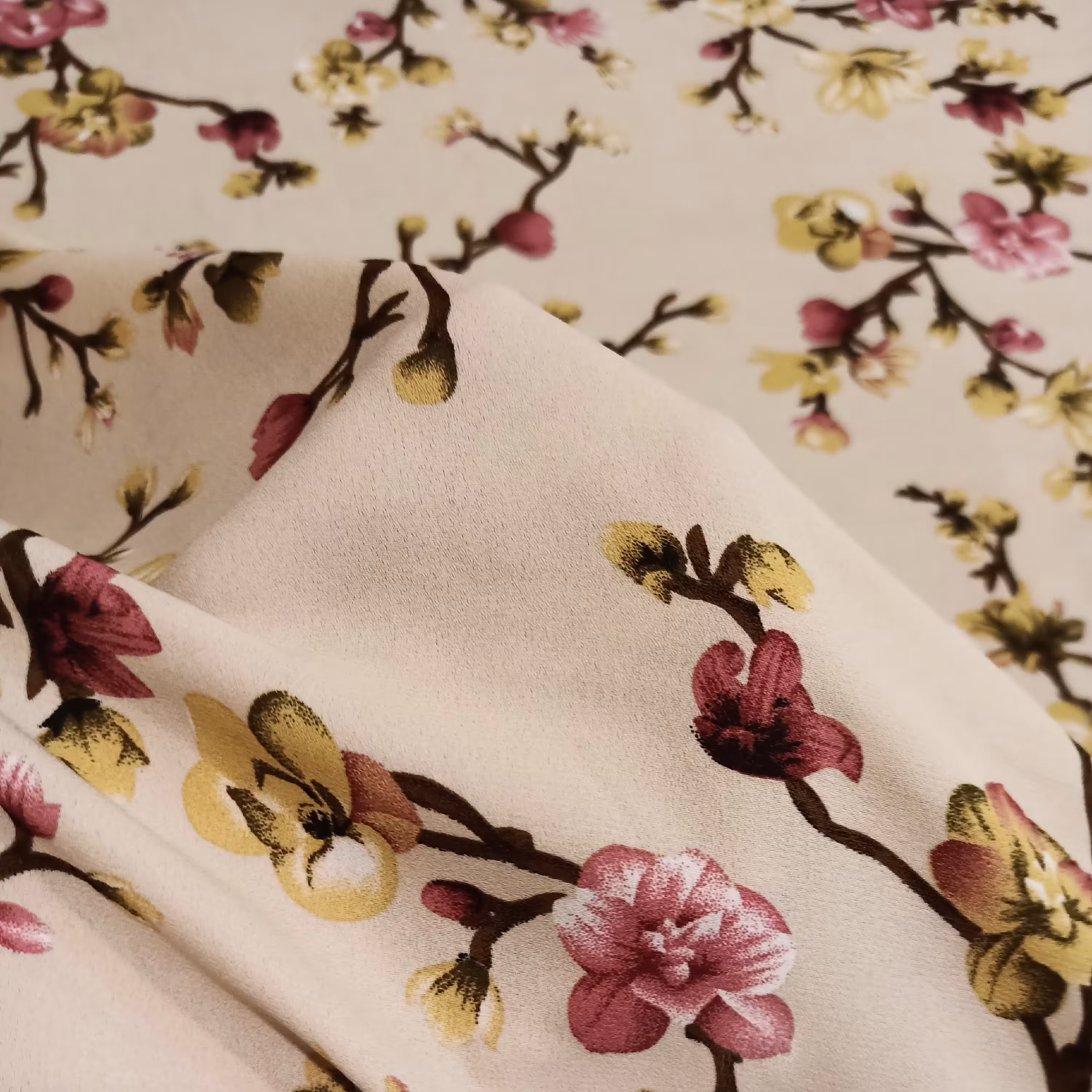 پارچه کرپ حریر طرحدار درجه یک