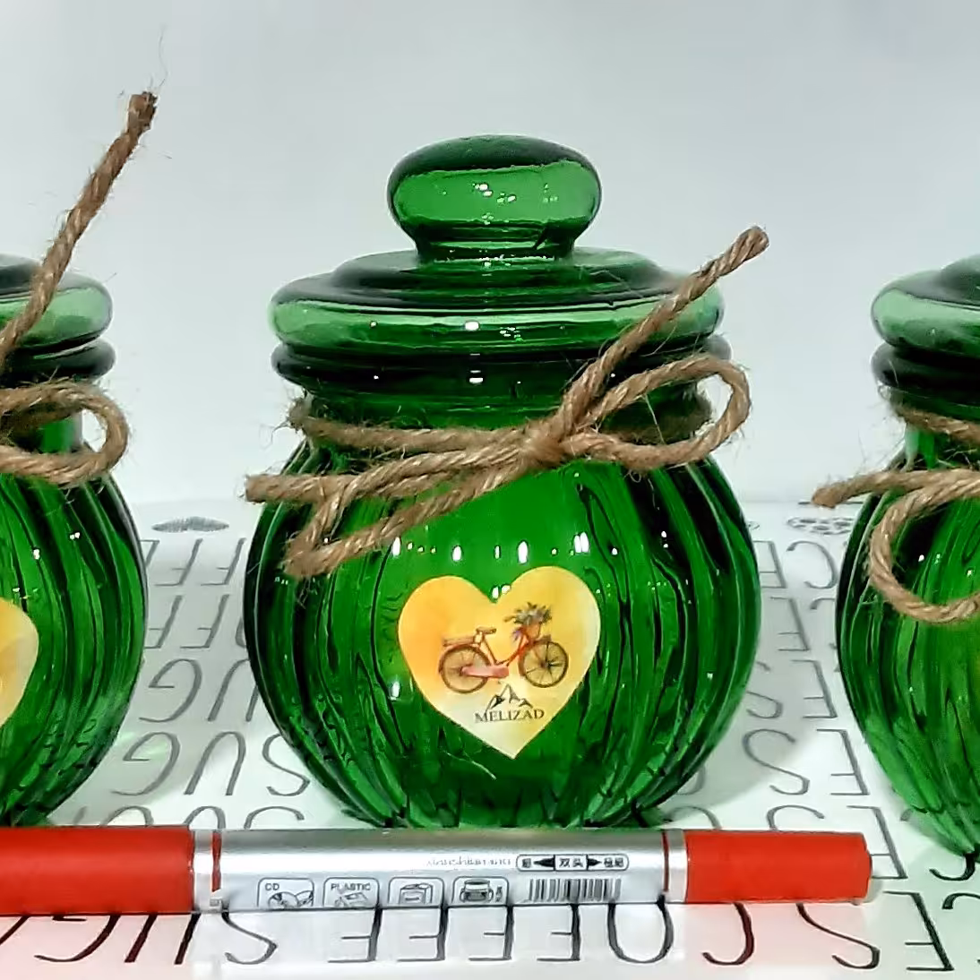 جای ادویه و جای شعمی درب شیشه ای تولید شده با بلور بسیار عیار شیشه سبزبادرب واشر دار اب بند