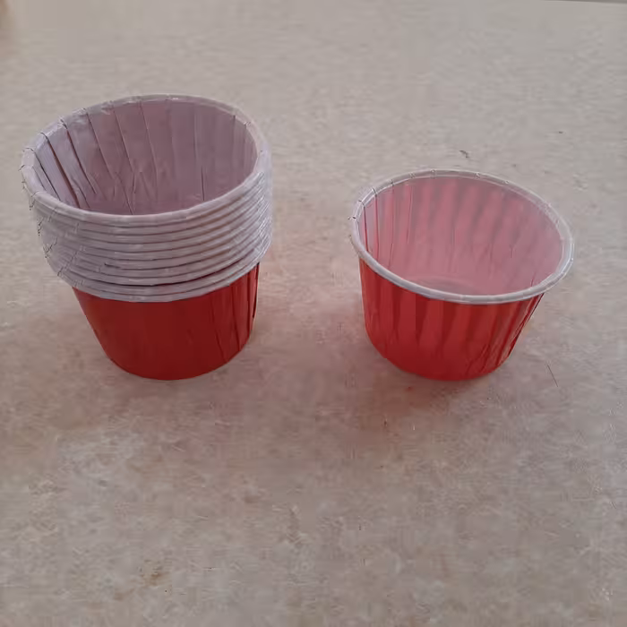 کاغذ مافین یا کاپ کیک قرمز