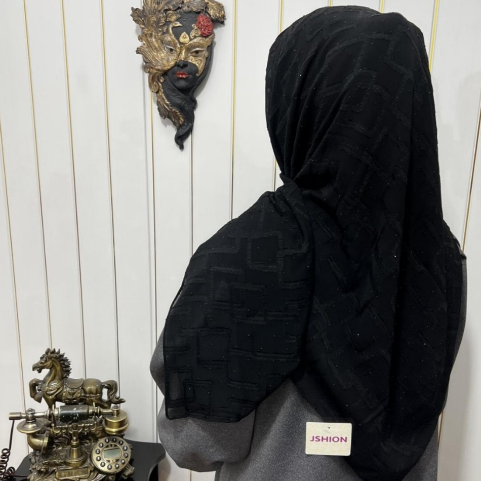 (روسری چارقد قم) روسری حریر گل ابریشم نگینی اورجینال، قواره 130،کیفیت رنگ و پارچه عالی و خیلی مشکی