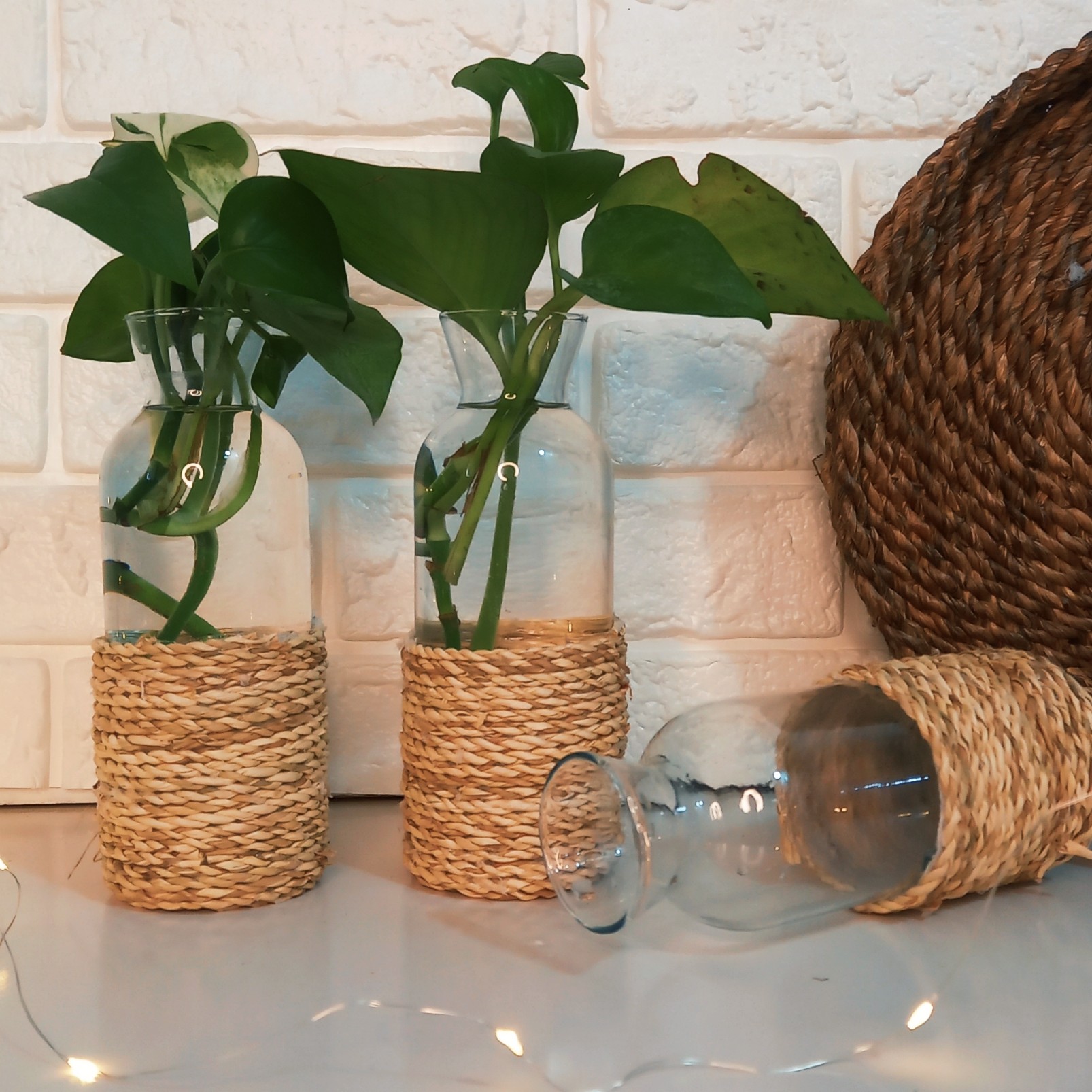 گلدان شیشه ای حصیری