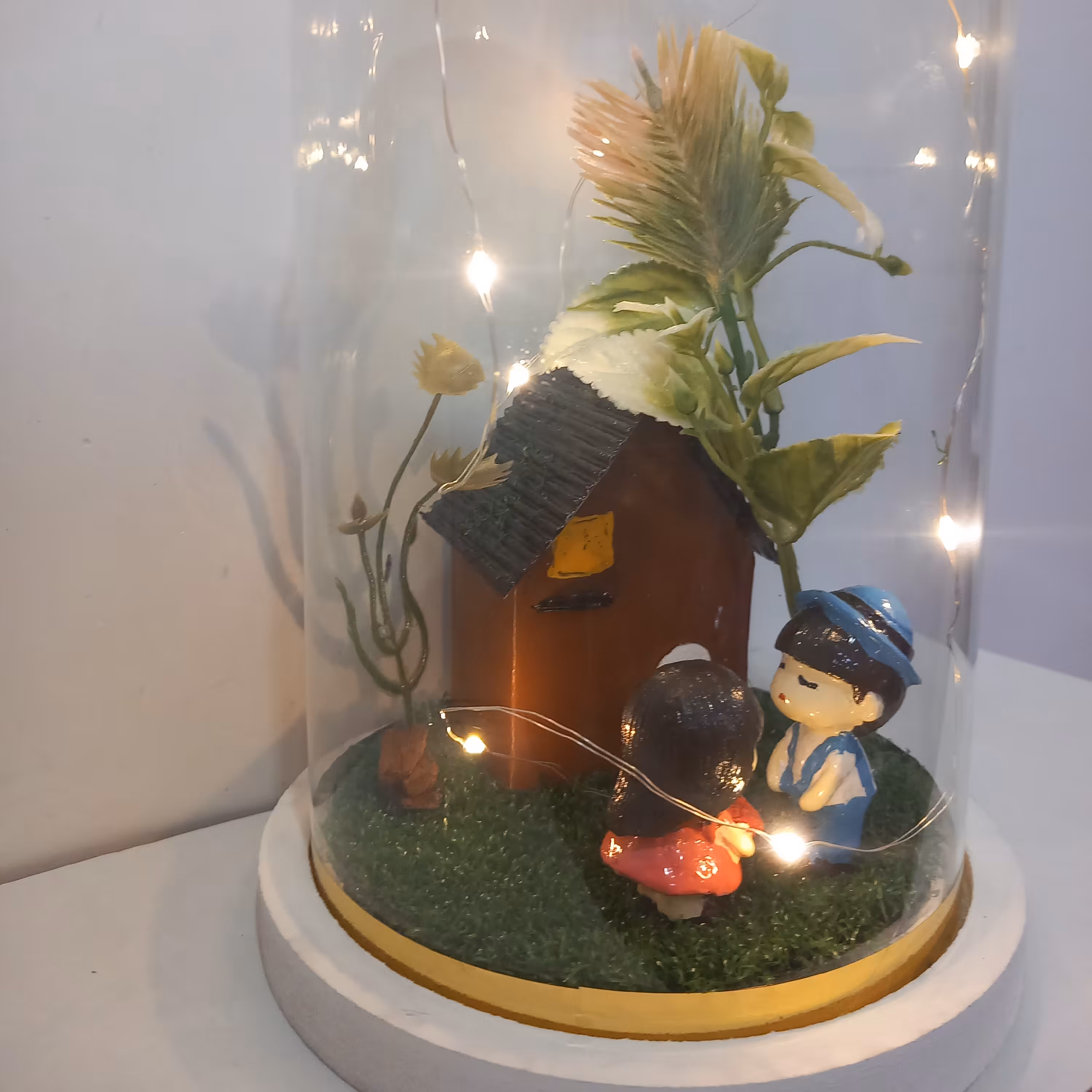 باکس مجسمه و خانه چراغدار 